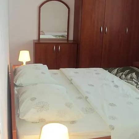 Apartment Marko Vrsi